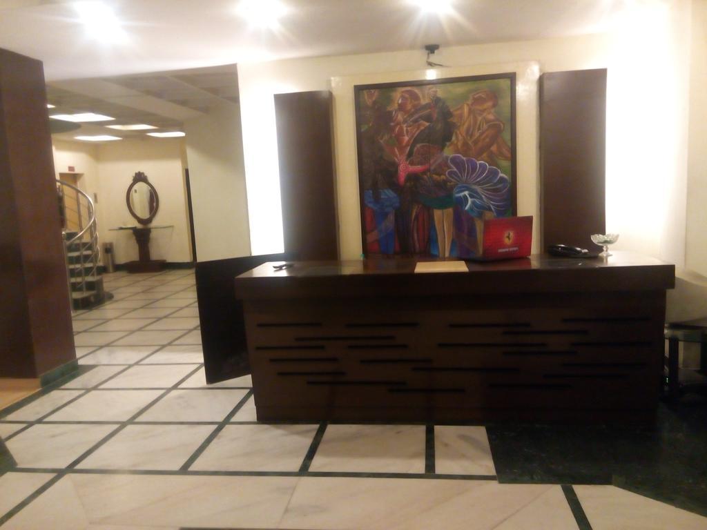 Surya Palace 2*