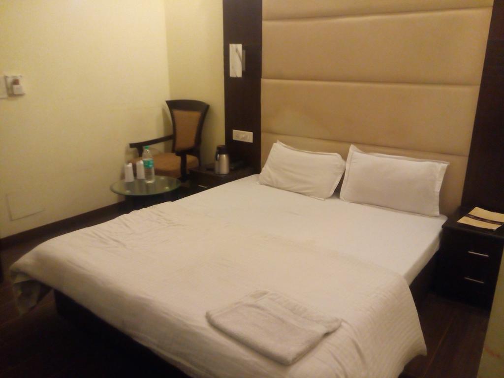 Surya Palace 2*